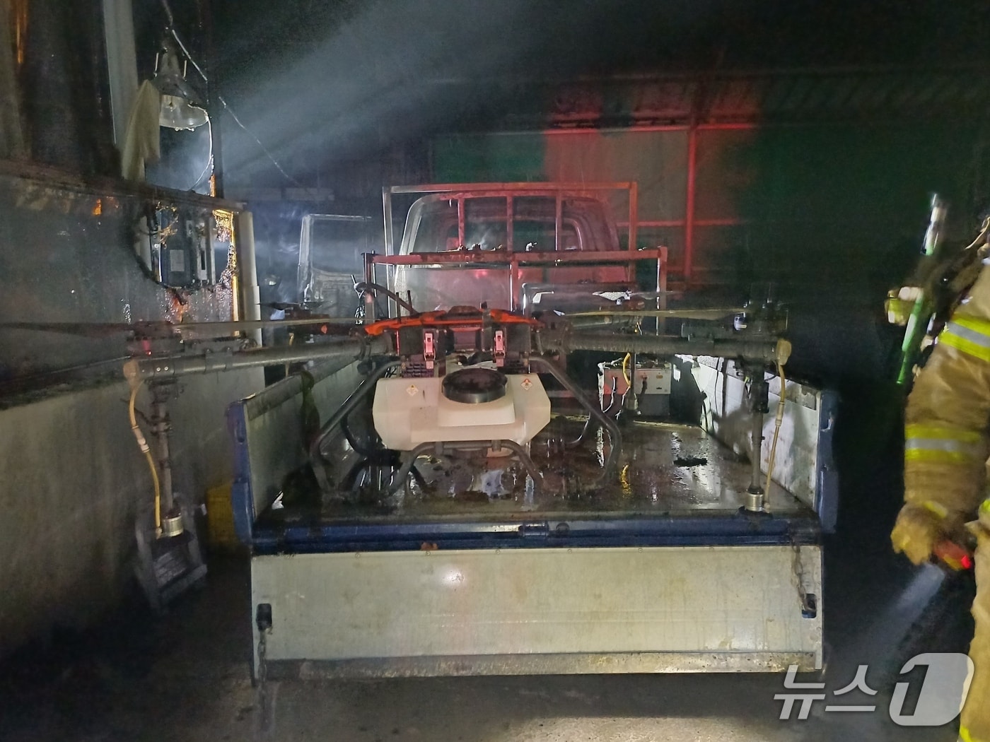 논산 연무읍 마산리 트럭 화재 현장. (논산소방서 제공, 재판매 및 DB금지)  뉴스1