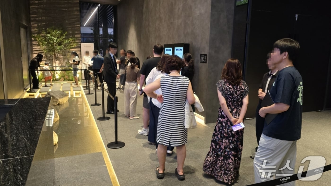 대구의 민간아파트 분양 가격이 3개월 만에 보합세를 기록했다. 사진은 대구 수성구의 한 견본주택 모습. (사진은 기사 내용과 무관함) ⓒ News1 DB