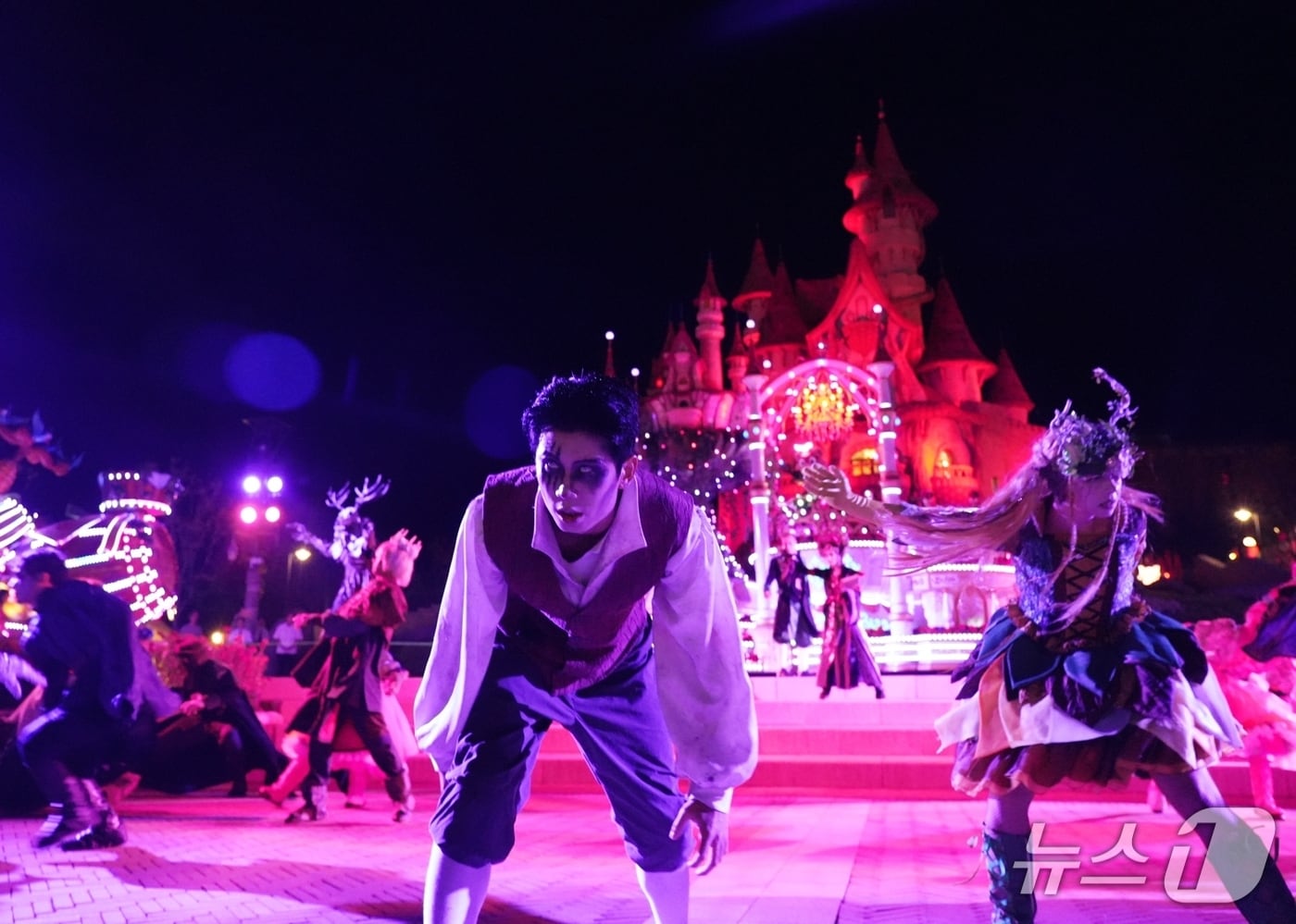 롯데월드 어드벤처 부산, 사직야구장에 좀비가! 롯데월드 어드벤처 부산, 8월 29일부터 3일간 특별 공연.(롯데월드 어드벤처 부산 제공. 재판매 및 DB금지)