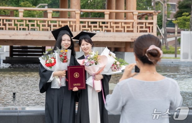 전북대학교 2024학년도 후기 학위수여식이 22일 오전 10시 삼성문화회관에서 개최됐다.(전북대 제공, 재판매 및 DB 금지)/뉴스1