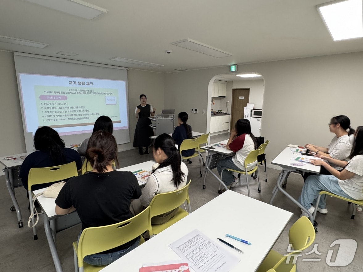 '나는 내 인생의 매니저' 활동 모습.(부산 연제구 제공. 재판매 및 DB금지)