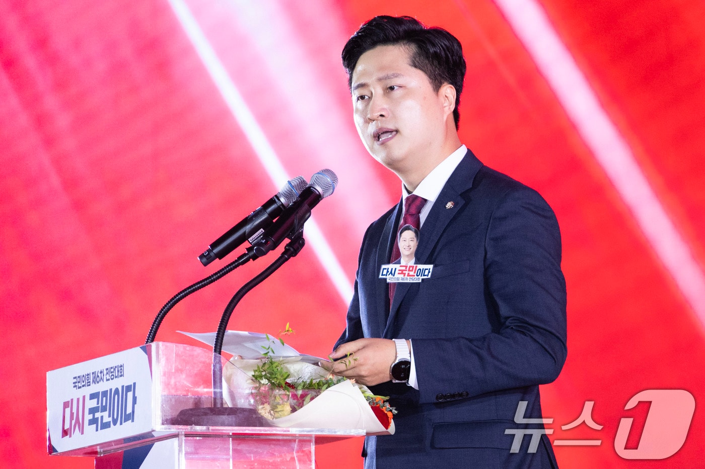 우재준 국민의힘 신임 청년 최고위원이 22일 오후 충북 청주시 오스코에서 열린 제6차 전당대회에서 수락 연설을 하고 있다. (공동취재) 2025.8.22/뉴스1 ⓒ News1 신웅수 기자