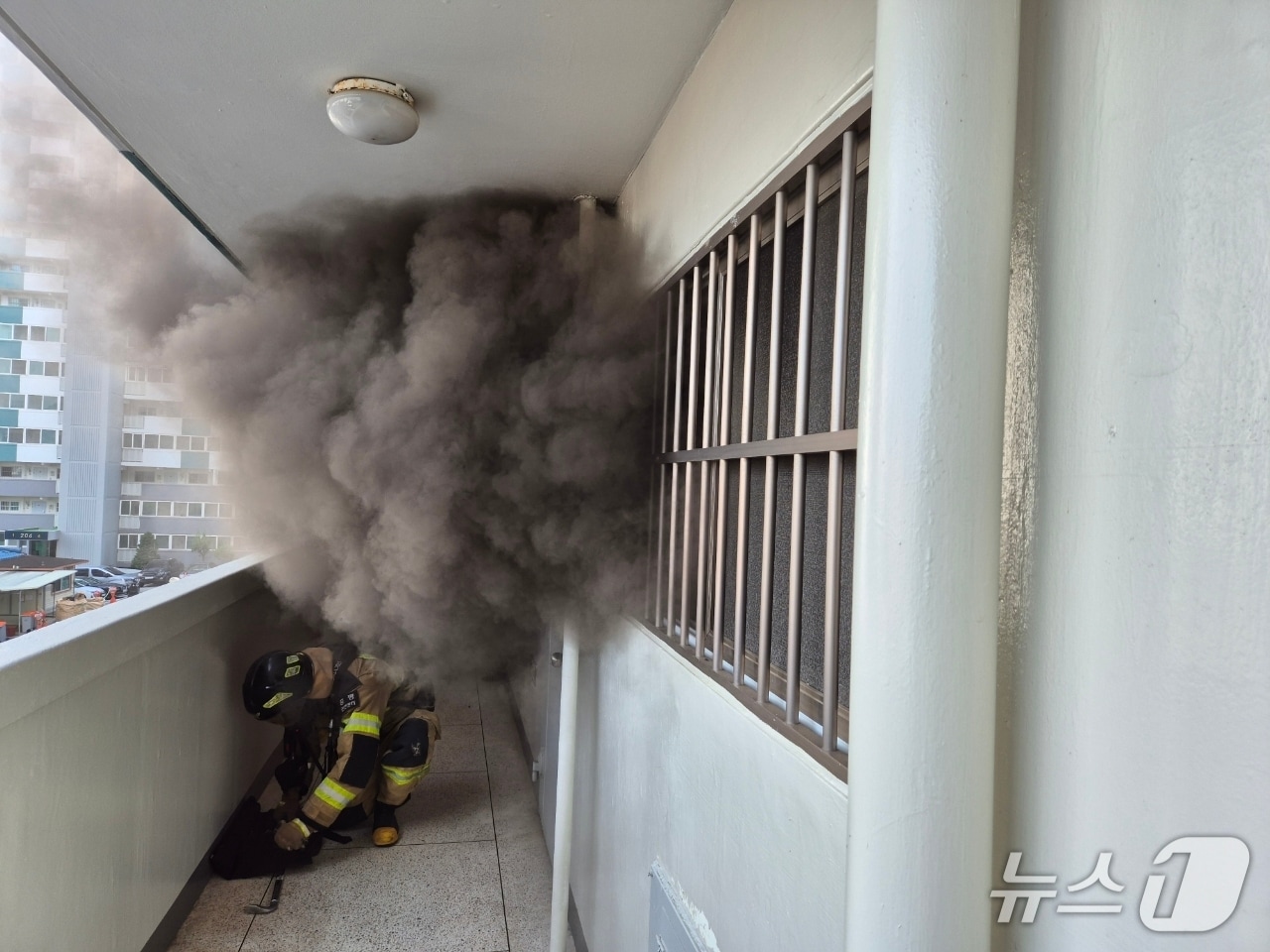 22일 오후 3시 42분쯤 충북 증평군 증평읍 한 아파트 3층 세대에서 불이 났다. (증평소방서 제공, 재판매 및 DB금지) /뉴스1