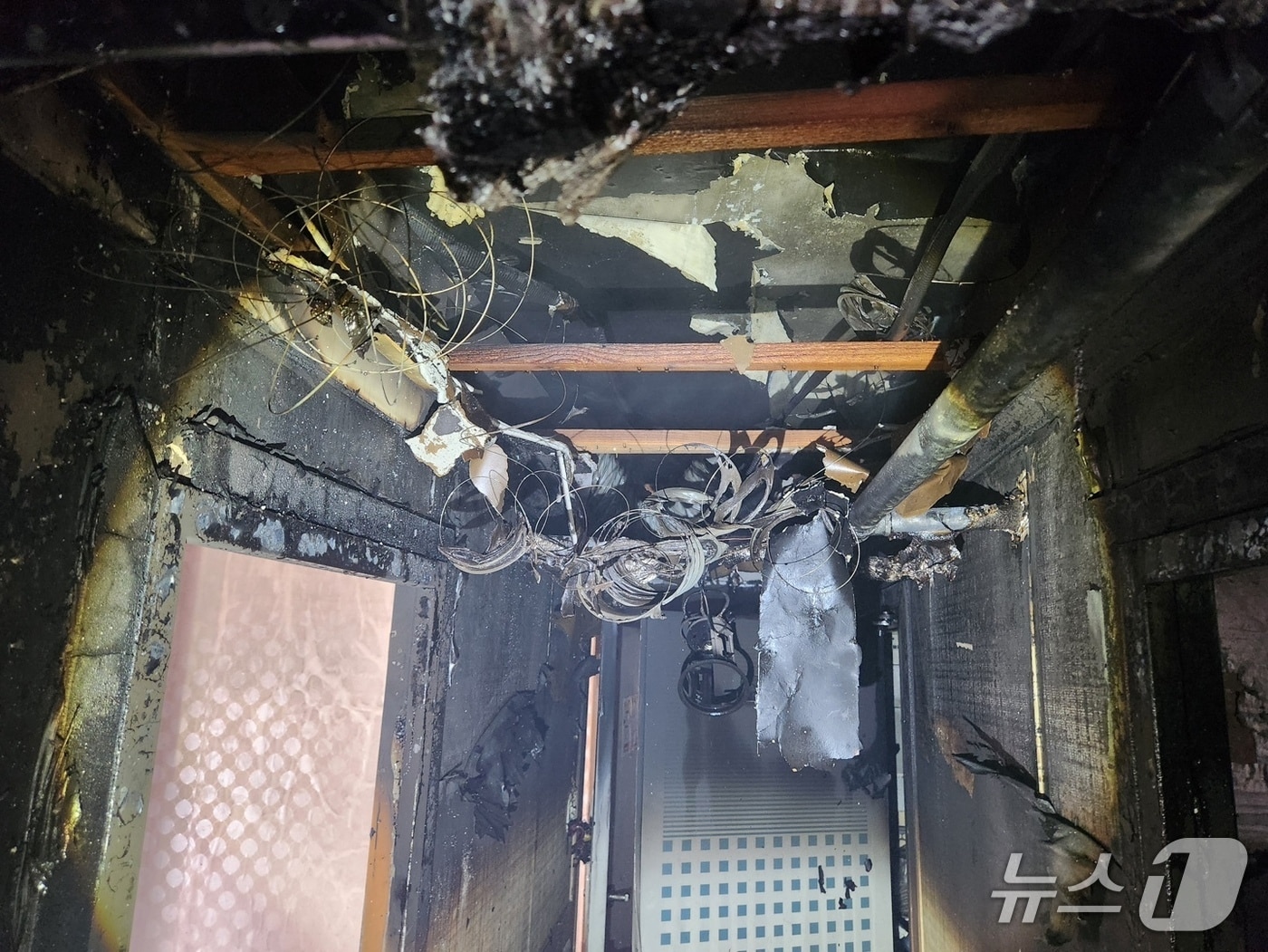 22일 오후 부산 사상구 주례동 고시텔 화재 현장.&#40;부산소방재난본부 제공. 재판매 및 DB 금지&#41;