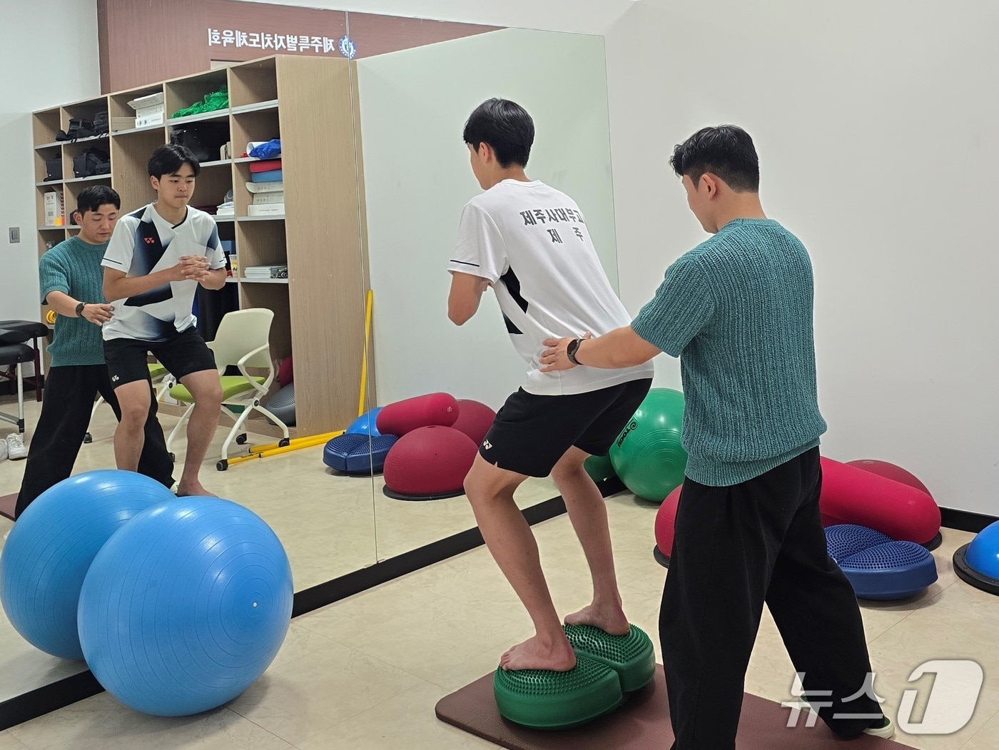 제주지역 학생 선수가 제주스포츠과학센터에서 맞춤 지원을 받고 있다.(제주도 제공. 재판매 및 DB 금지)