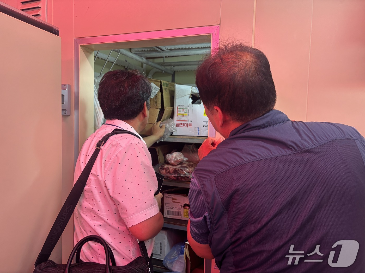 휴가철 축산물 원산지 표시 점검 활동.(국립농산물품질관리원 강원지원 제공. 재판매 및 DB금지)/뉴스1