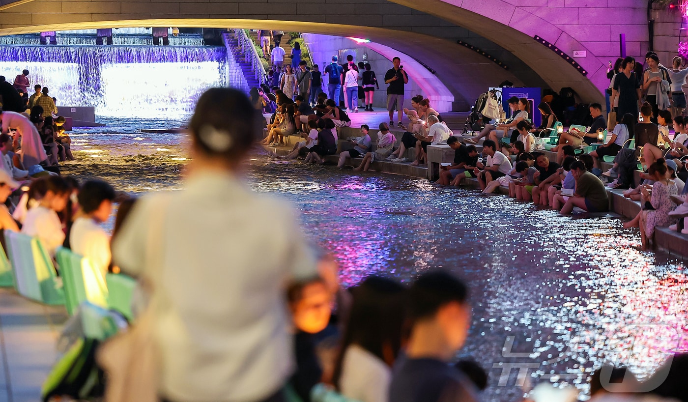 열대야. &lt;지료사진&gt;  2025.8.24/뉴스1 ⓒ News1 김진환 기자