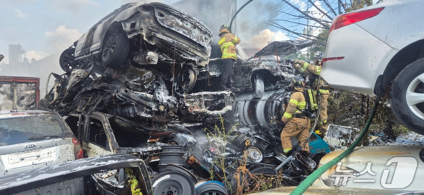 전주 공장 주차장 화재 현장.(전북소방본부 제공. 재판매 및 DB금지)