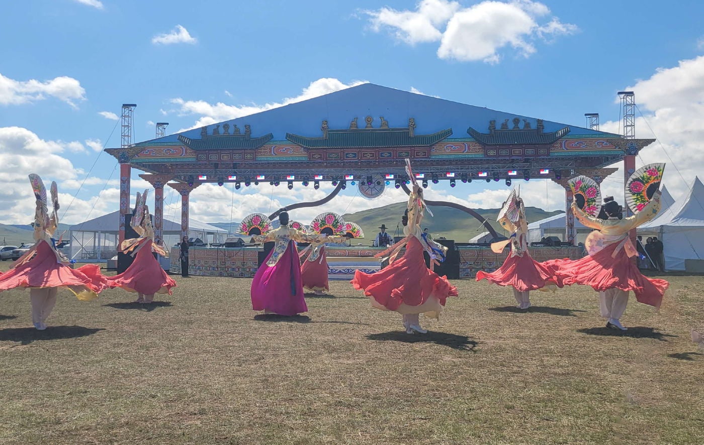 '2025년 노마드 세계문화축제'에 초청된 서천군립무용단이 전통무용을 선보이는 모습.(서천군 제공. 재판매 및 DB금지)/뉴스1 