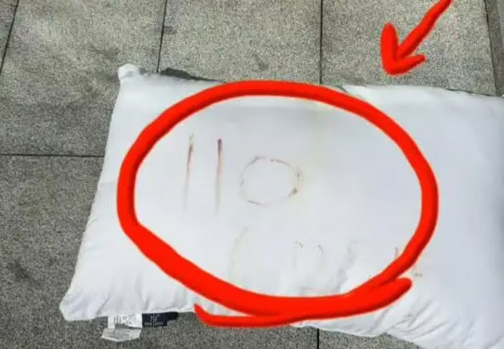 주 씨가 손가락을 깨물어 피를 낸 뒤 베개에 이 같은 숫자 암호를 적어 창밖으로 던졌다. (SCMP 갈무리)