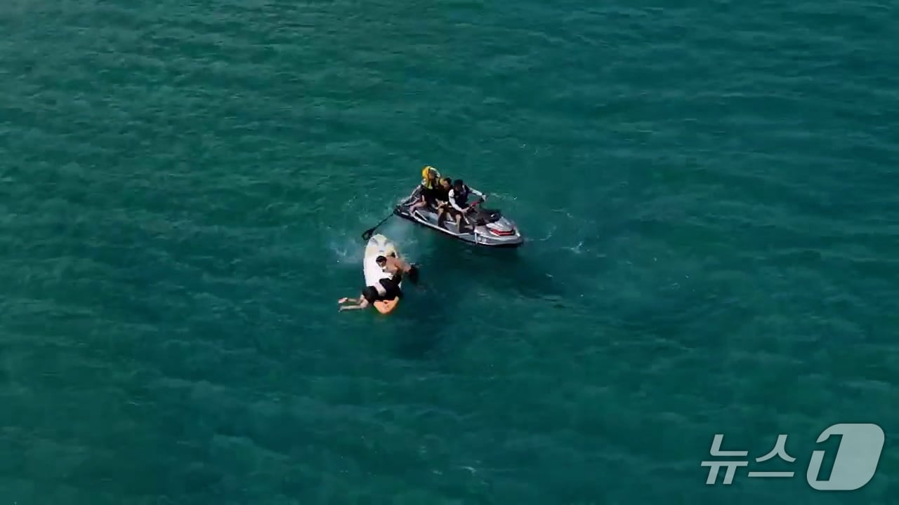 지난 24일 강원 고성 삼포해수욕장 인근 해상 물놀이 표류 사고 현장.(속초해경 제공, 재판매 및 DB 금지) 2025.8.25/뉴스1