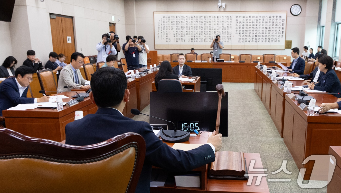 김용민 국회 법제사법위원회 법안심사 제1소위원장이 25일 서울 여의도 국회에서 제428회 국회(임시회) 소위원회를 주재하고 있다. 2025.8.25/뉴스1 ⓒ News1 이승배 기자