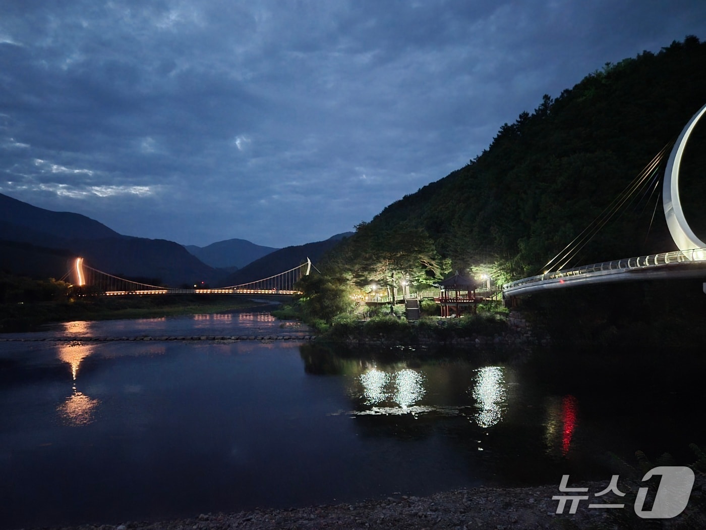 강원 정선군 여량면 아우라지의 최근 야간 경관 자료 사진. (정선군 제공. 재판매 및 DB금지) 2025.8.25/뉴스1