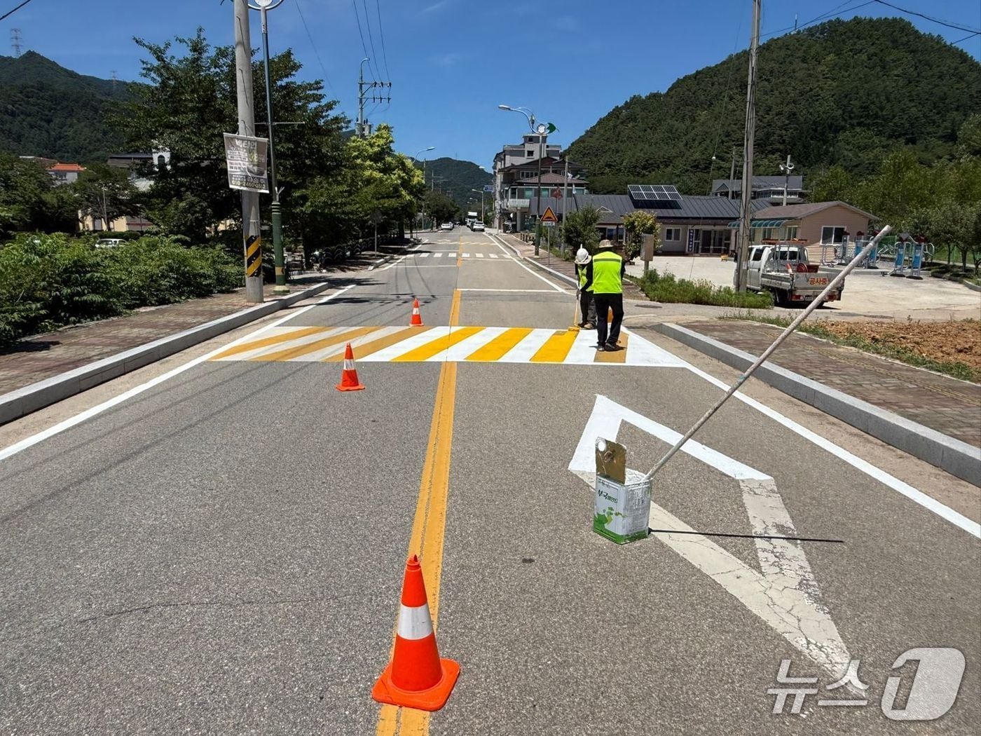 강원 평창군이 최근 지역 8개 읍면 전역에서 도시계획도로 차선도색 사업을 마무리했다. (평창군 제공. 재판매 및 DB금지) 2025.8.25/뉴스1