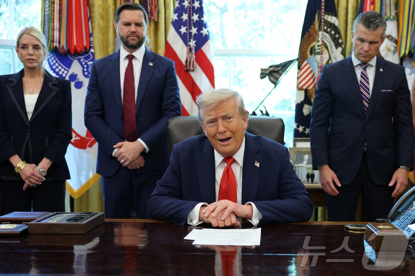 도널드 트럼프 미국 대통령이 25일(현지시간) 미국 워싱턴DC 백악관 오벌 오피스(미 대통령 집무실)에서 열린 행정명령 서명 행사에서 발언하고 있다. 트럼프 대통령은 서명행사 후 이재명 대통령과 한미 정상회담을 열 예정이다. 2025.08.25. ⓒ 로이터=뉴스1 ⓒ News1 류정민 특파원