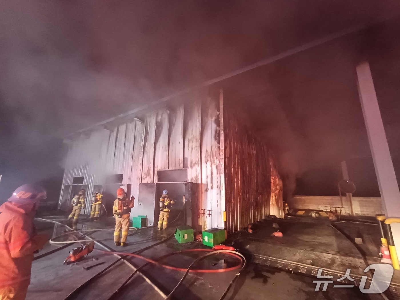 동두천 군부대 창고 화재(경기도북부소방재난본부 제공. 재판매 및 DB 금지)/뉴스1