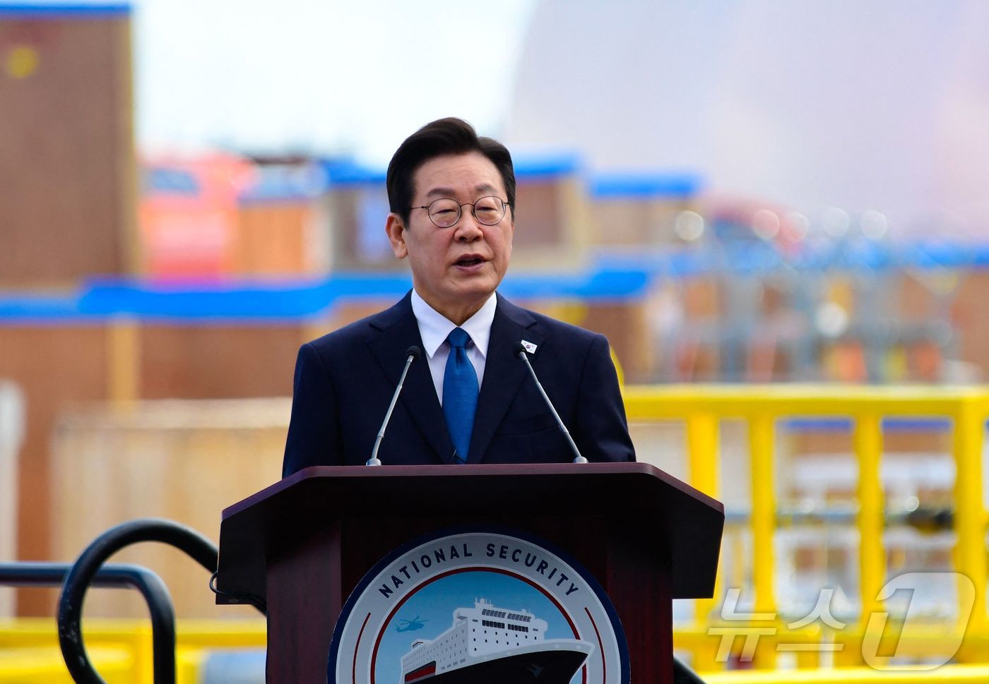 이재명 대통령이 26일&#40;현지시간&#41; 미국 펜실베이니아주 필라델피아 한화 필리조선소에서 열린 &#39;스테이트 오브 메인&#39;호 명명식에 참석해 축사를 하고 있다. ⓒ AFP=뉴스1