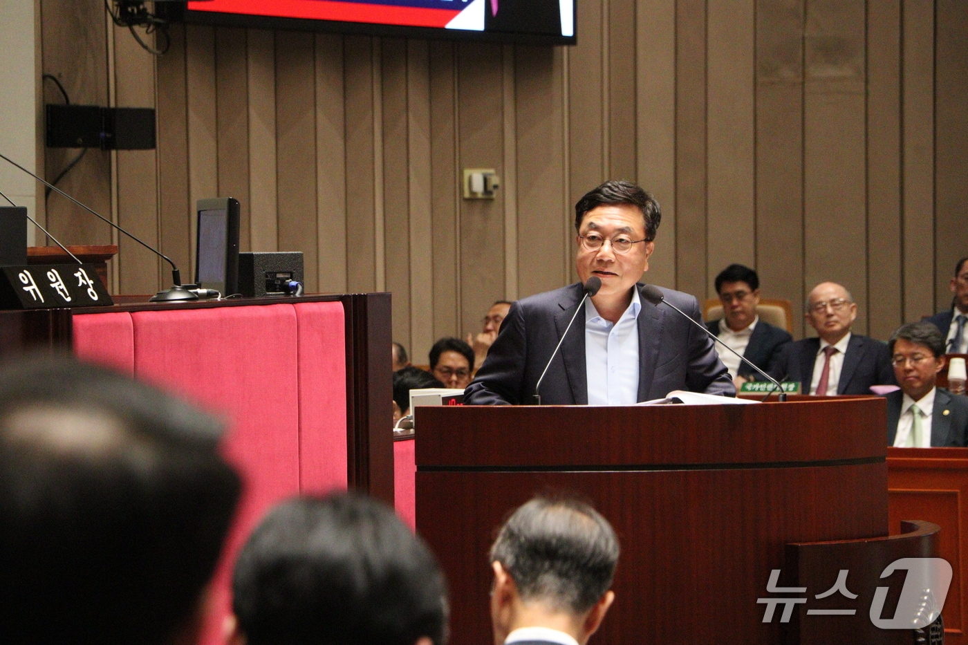 서범수 국민의힘 의원(울산 울주군)은 지난 26일 국회 예산결산특별위원회 질의에서 최근 울산 울주군 서부지역 단수 사태에 대한 지역 소상공인 지원을 촉구했다고 밝혔다.(서범수 의원실 제공. 재판매 및 DB금지)/뉴스1