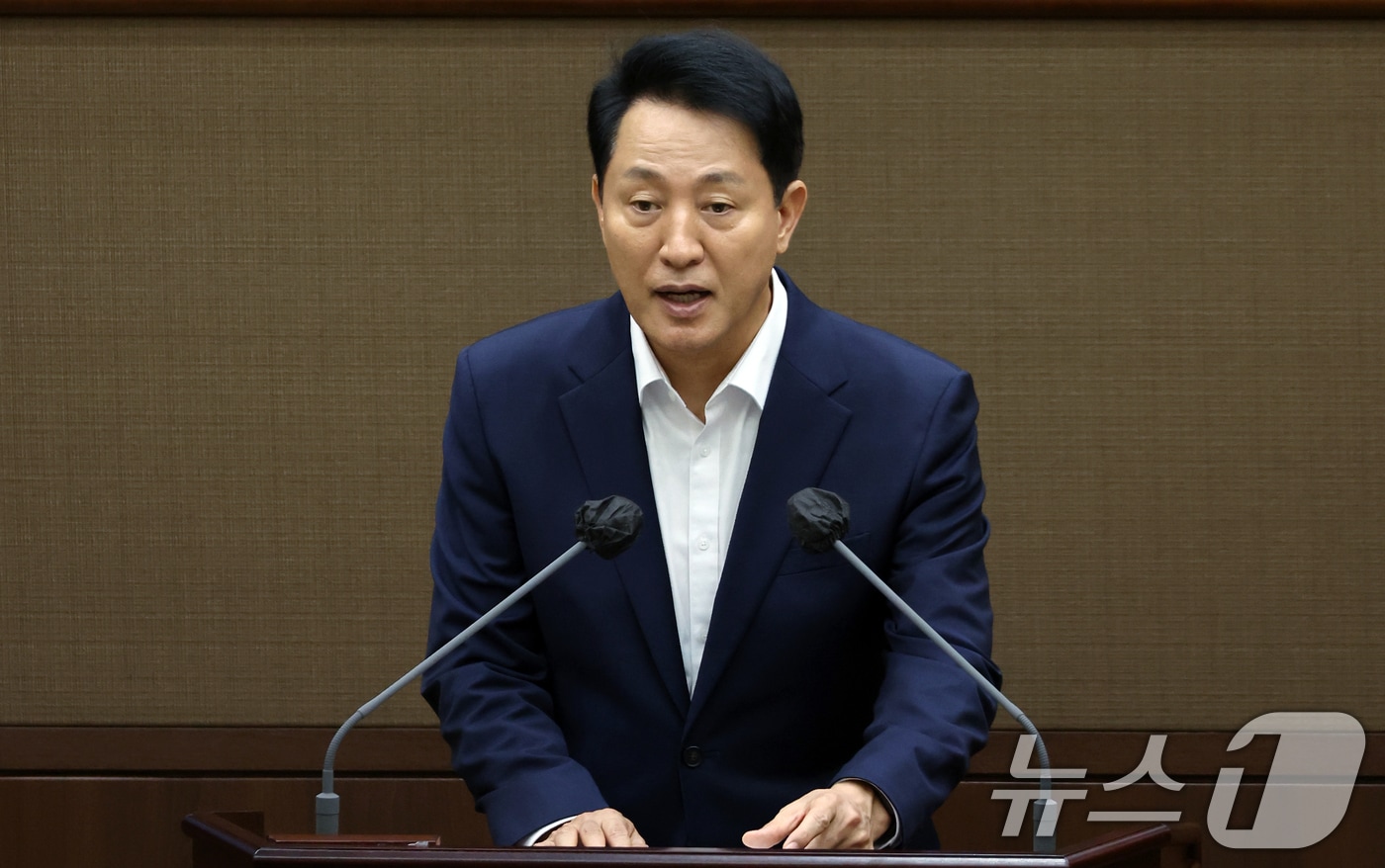오세훈 서울시장이 지난 27일 오후 서울 중구 세종대로 서울시의회 본회의장에서 열린 제332회 임시회 개회식에서 서울시 신임 간부 소개를 하고 있다. 2025.8.27/뉴스1 ⓒ News1 박정호 기자