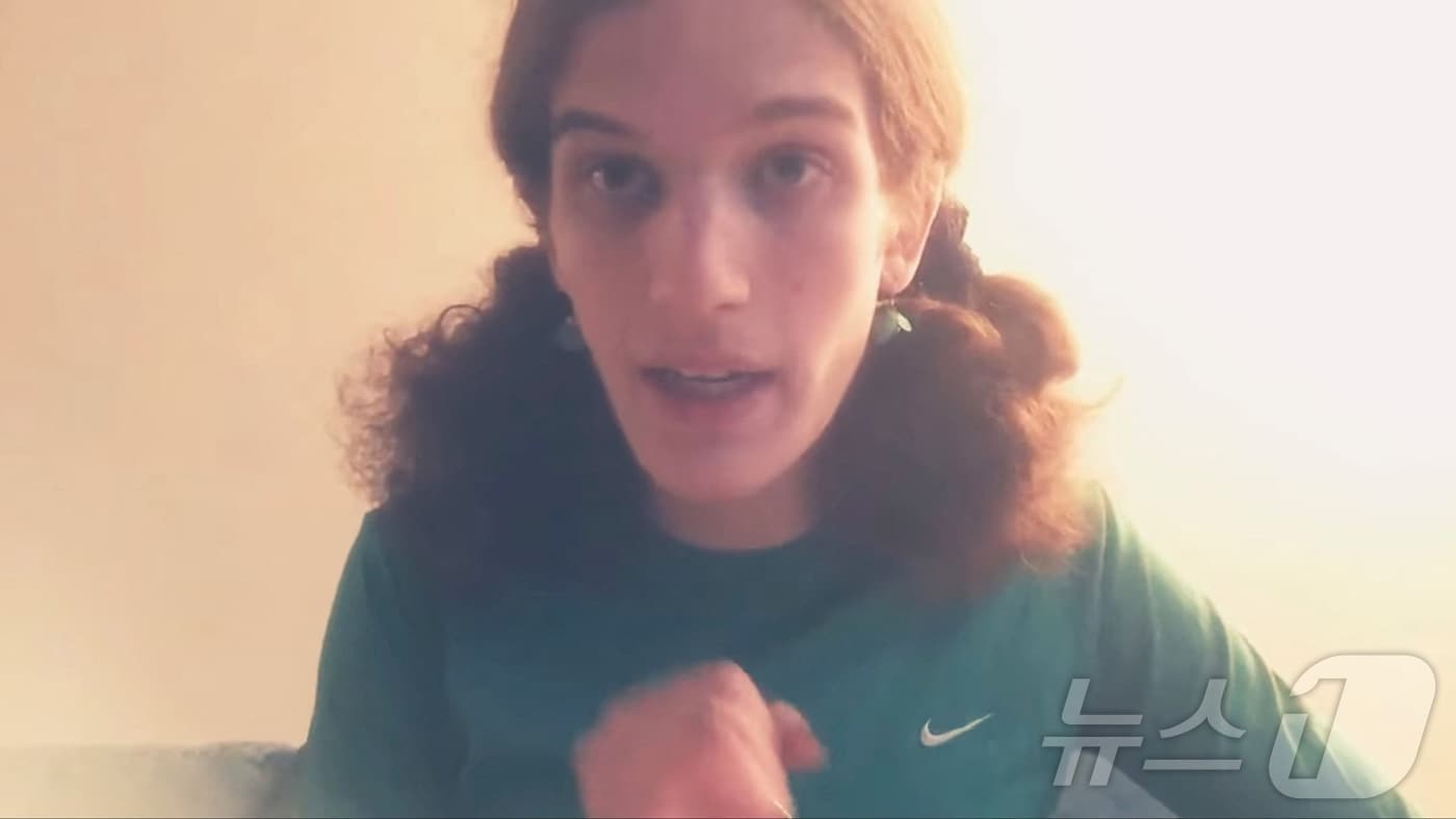 미니애폴리스 성당 총격 사건의 용의자로 지목된 로빈 웨스트먼이 SNS에 게시했던 영상에서 발언하는 모습 습의 정지 화면. 해당 영상은 로빈 웨스트먼이 직접 촬영한 것으로, 현재는 삭제된 상태다. ⓒ 로이터=뉴스1