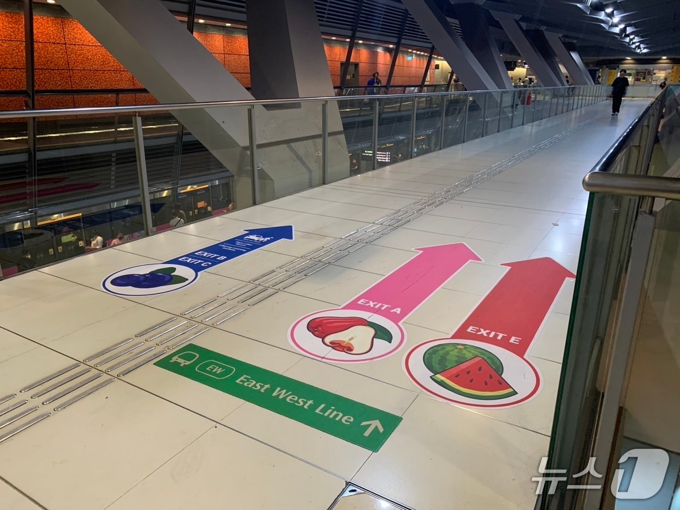 싱가포르 지하철 유니버설디자인 트렌드 리포트 선정 사례.(서울시 제공)