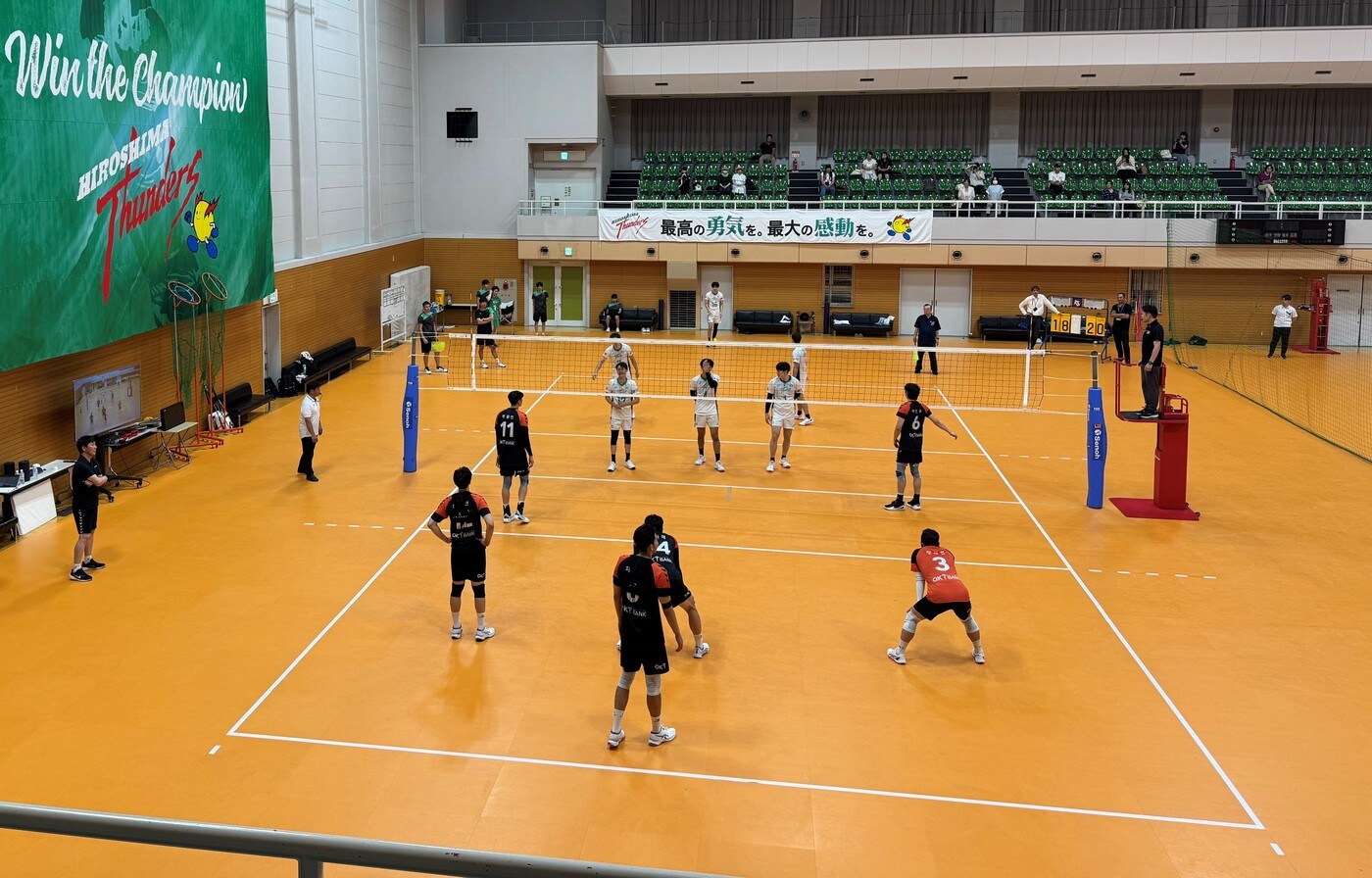 일본 현지에서 연습경기를 치르는 OK저축은행(OK저축은행 제공) 