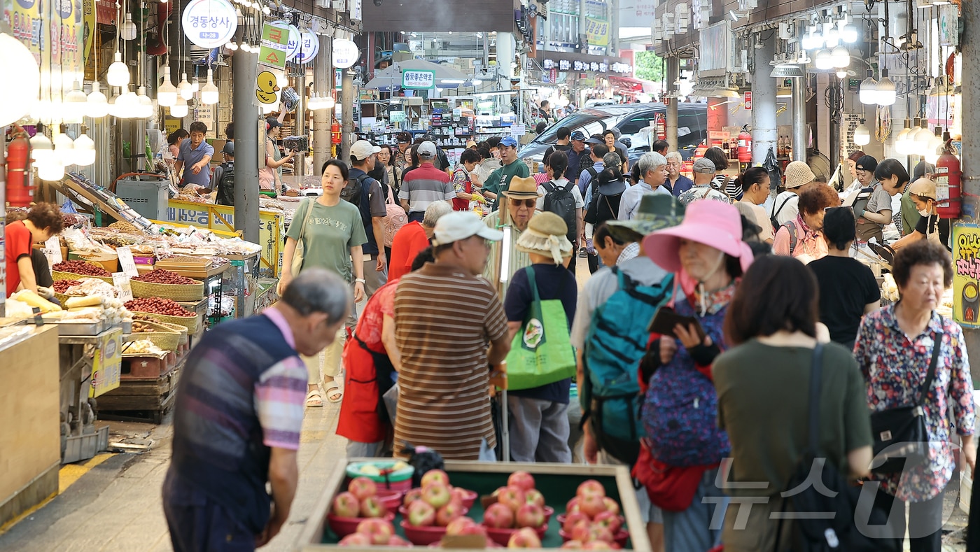 "연매출 1억 400만원 이하 소상공인, 내일부터 바우처 신청하세요" - 뉴스 썸네일 이미지