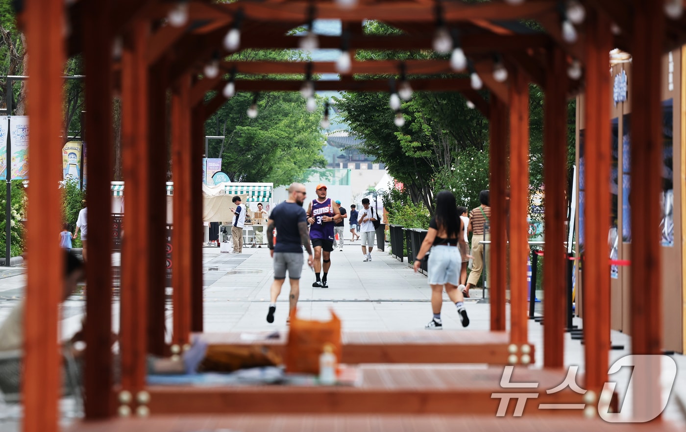 3일 서울 종로구 광화문 광장이 본격적인 여름 휴가철을 맞은 가운데 비교적 한산한 모습을 보이고 있다. 2025.8.3/뉴스1 ⓒ News1 장수영 기자