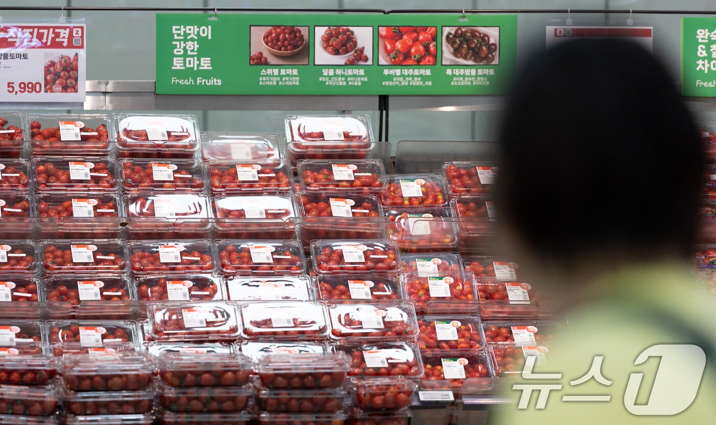 3일 서울 시내의 한 대형마트에 토마토가 진열돼 있다. 2025.8.3/뉴스1 ⓒ News1 이승배 기자