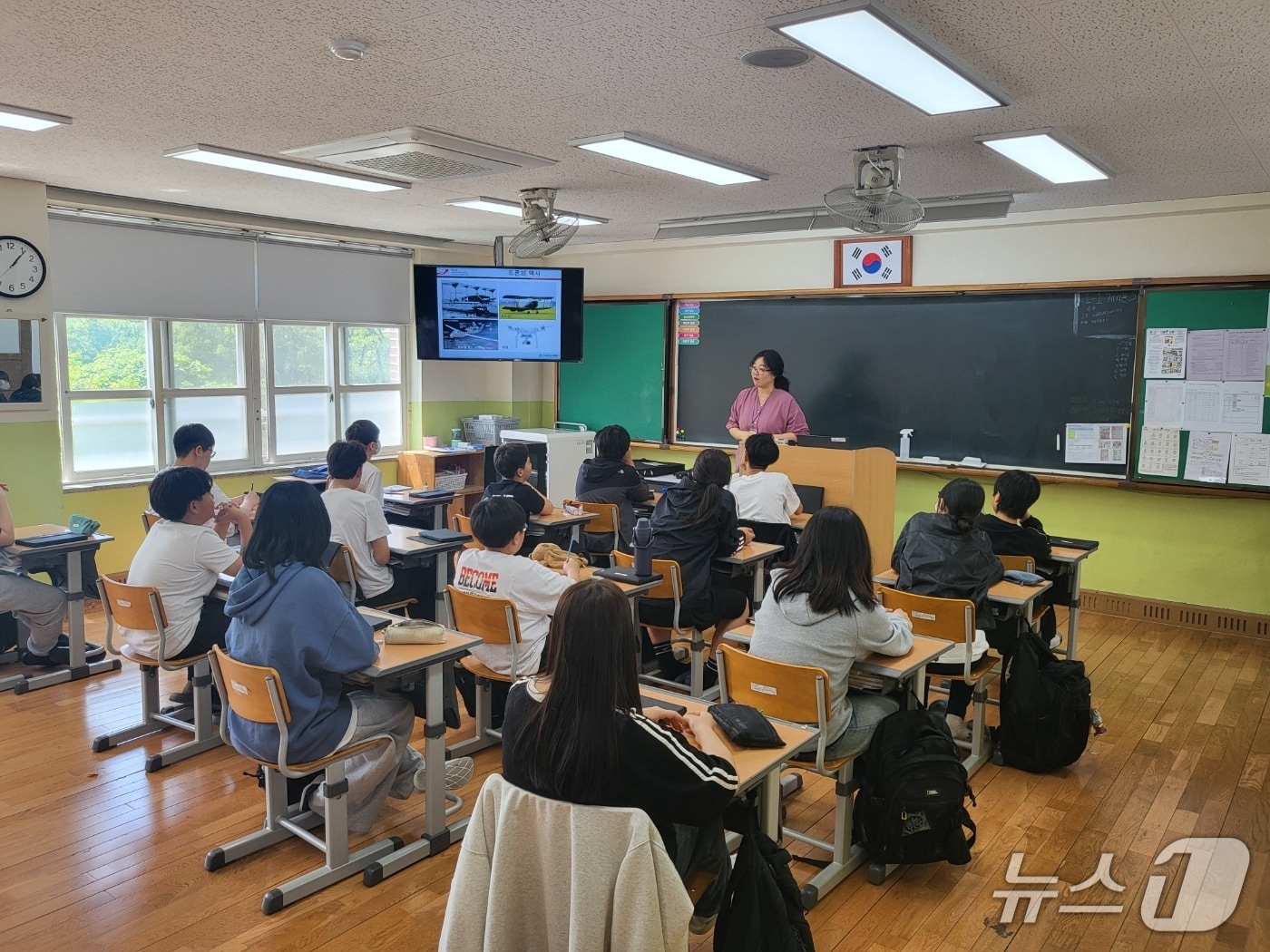 대구 달성교육재단은 지난 4월부터 4개월간 관내 확생 519명을 대상으로 드론 조종법 교육을 실시했다.(대구 달성군 제공.재판매 및 DB 금지)