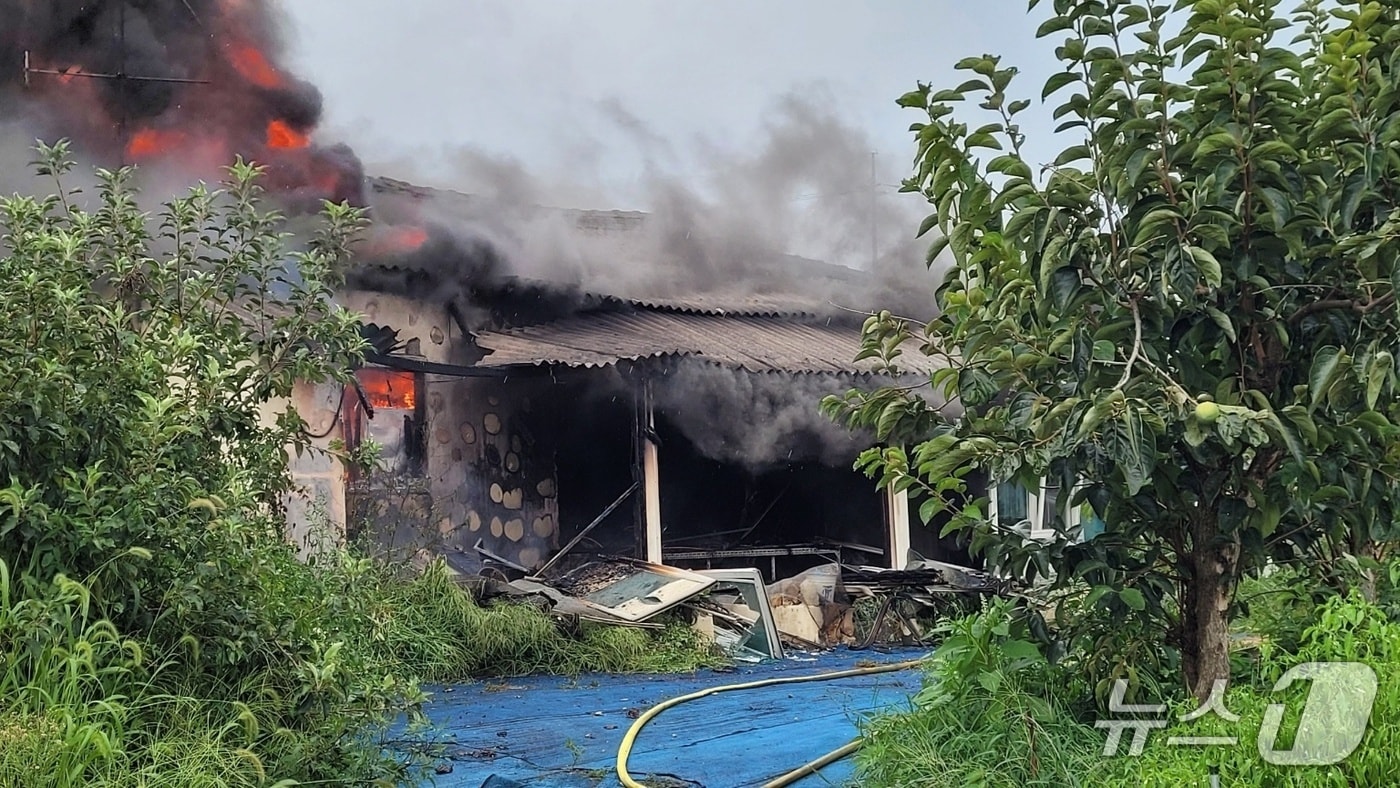 고창 단독주택 화재 현장.(전북소방본부 제공. 재판매 및 DB금지)