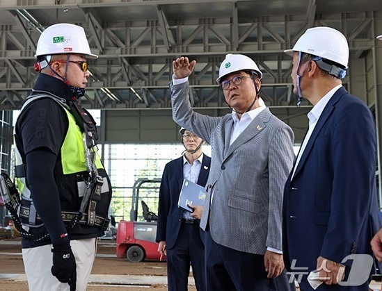 최휘영 문화체육관광부 장관이 4일 '2025 아시아태평양경제협력체(APEC) 정상회의' 개최지인 경주를 방문해 주요 시설 현장을 점검했다.(경북도 제공, 재판매 및 DB 금지)ⓒ News1 김대벽기자