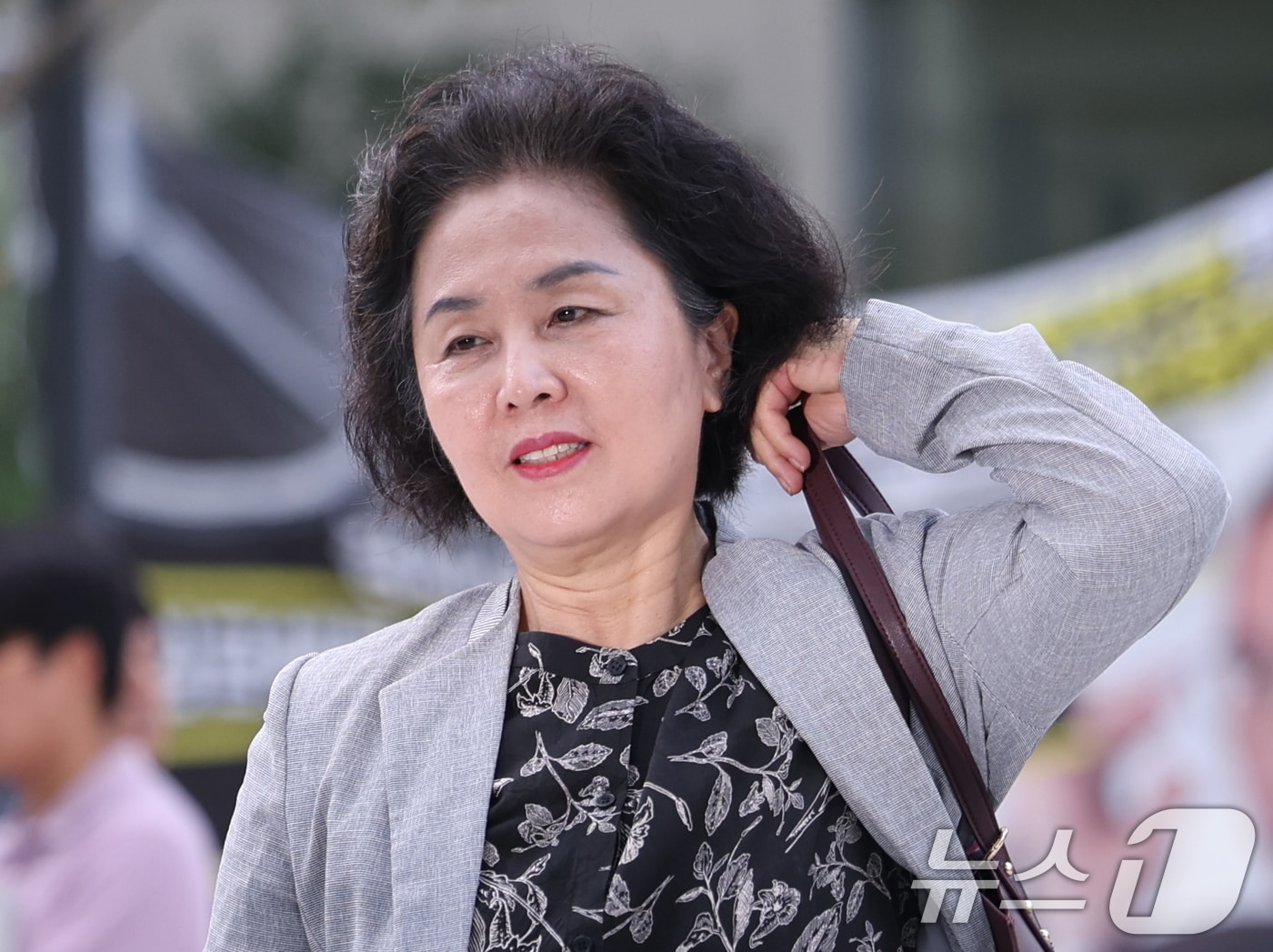 김영선 전 국민의힘 의원이 4일 오전 서울 종로구에 마련된 김건희 특검팀(특별검사 민중기) 사무실로 조사를 받기 위해 출석하고 있다. 2025.8.4/뉴스1 ⓒ News1 박지혜 기자