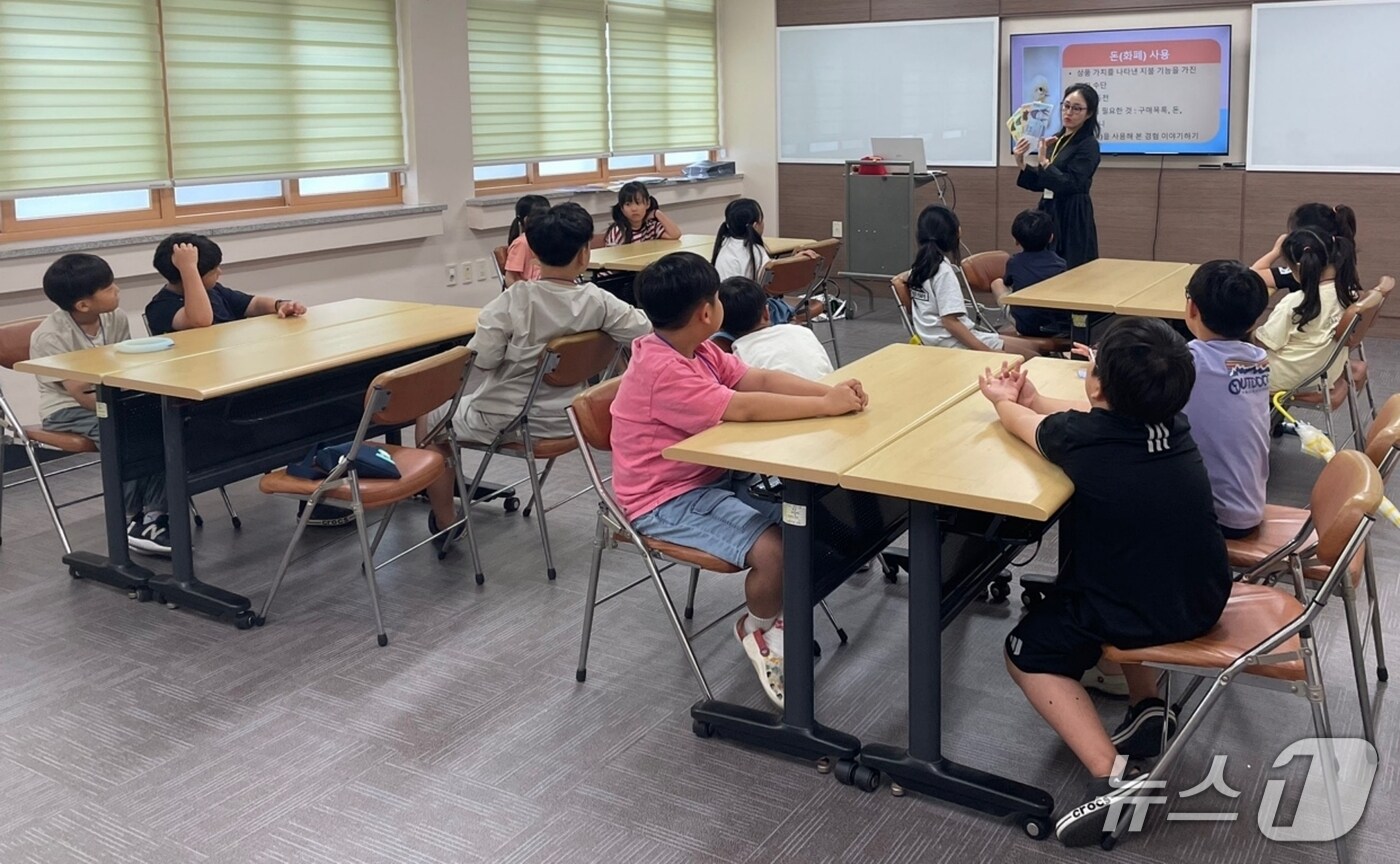충북 증평군 청소년수련관은 4일부터 14일까지 여름방학 프로그램 '청수네 슬기로운 방학생활'을 운영한다.(증평군 제공, 재판매 및 DB금지)/뉴스1