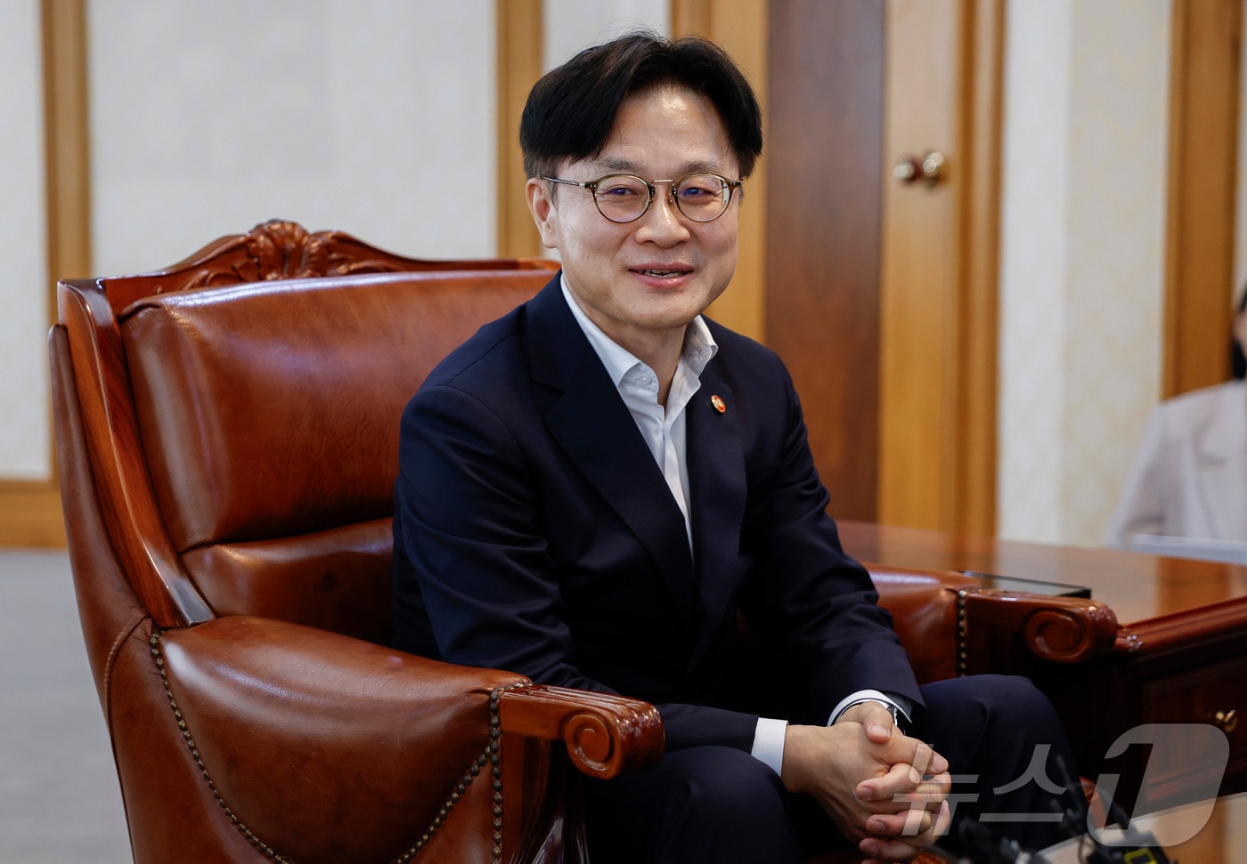 김정관 산업통상자원부 장관이 4일 서울 마포구 한국경영자총협회를 찾아 손경식 한국경영자총협회장과 면담을 하고 있다. (공동취재) 2025.8.4/뉴스1 ⓒ News1 박지혜 기자