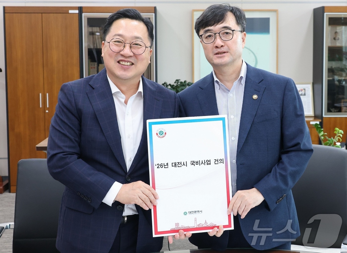 이장우 대전시장이 4일 오후 정부세종청사를 방문해 임기근 기획재정부 제2차관과 면담을 갖고, 내년도 주요 현안 사업에 대한 국비 지원을 공식 요청했다.  (대전시 제공. 재판매 및 DB금지)2025.8.4/뉴스1 ⓒ News1 이동원 기자