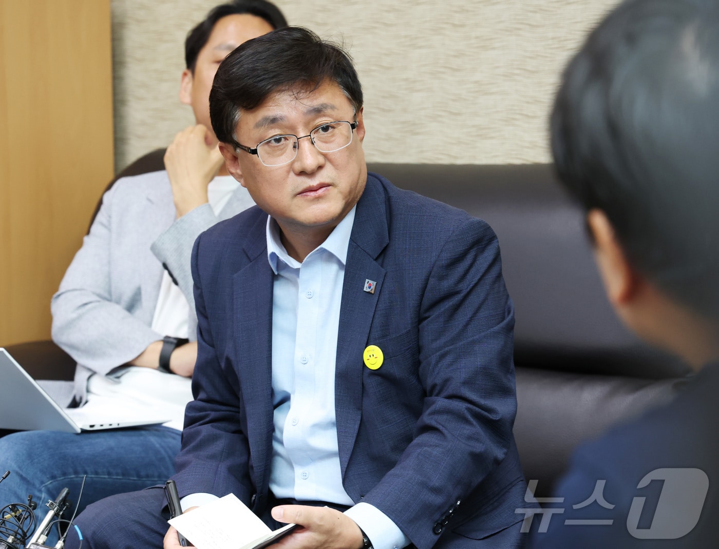 김성환 환경부 장관이 세종시 정부세종청사 환경부 기자실에서 출입기자단과 현안 관련 감담회에 참석하여 질문에 답하고 있다. 2025.8.4/뉴스1 ⓒ News1 김기남 기자