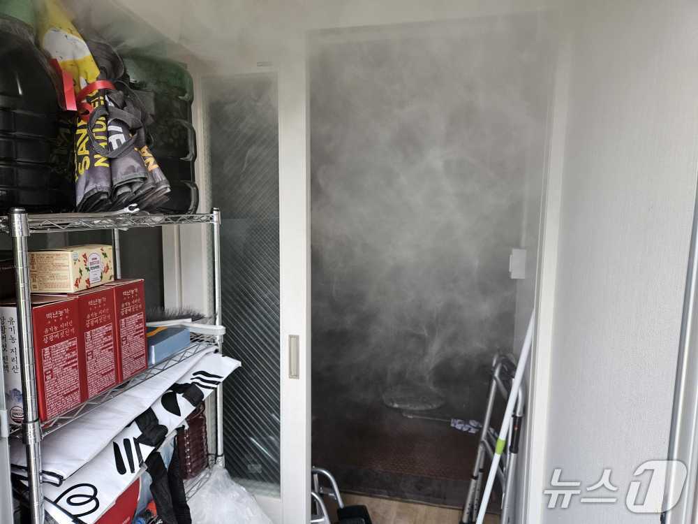 강원 태백시 황지동 주택 화재 현장.&#40;강원도소방본부 제공, 재판매 및 DB금지&#41;