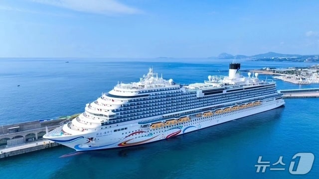 제주 입항한 크루즈(제주도 제공. 재판매 및 DB금지)/뉴스1