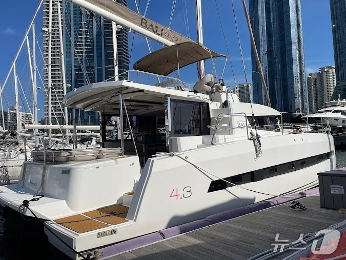 부산 남구 용호만 앞 바다에 다이아몬드베이가 운영 중인 요트가 정박해 있다.(다이아몬드베이 제공. 재판매 및 DB 금지)