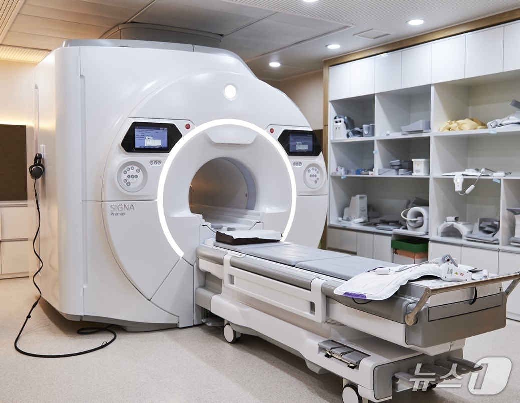 경희대학교병원은 3D 딥러닝 기술을 상용화한 최첨단 MRI&#40;자기공명영상촬영&#41; 장비 &#39;시그나 프리미어 3.0T&#39;를 신규 도입했다고 5일 밝혔다.&#40;경희대학교병원 제공&#41;