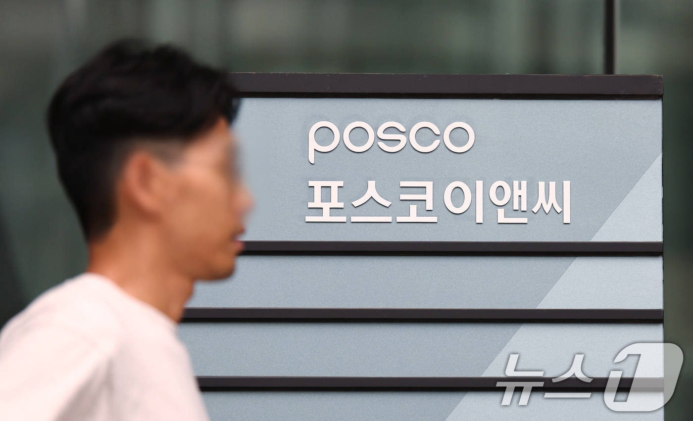 6일 인천 연수구 송도국제도시에 위치한 포스코이앤씨 송도사옥의 모습. 이재명 대통령은 포스코이앤씨 공사 현장에서 잇따라 인명사고가 발생한 것에 대해 건설면허 취소·공공입찰 금지 방안을 검토하라고 지시했다. 2025.8.6/뉴스1 ⓒ News1 장수영 기자