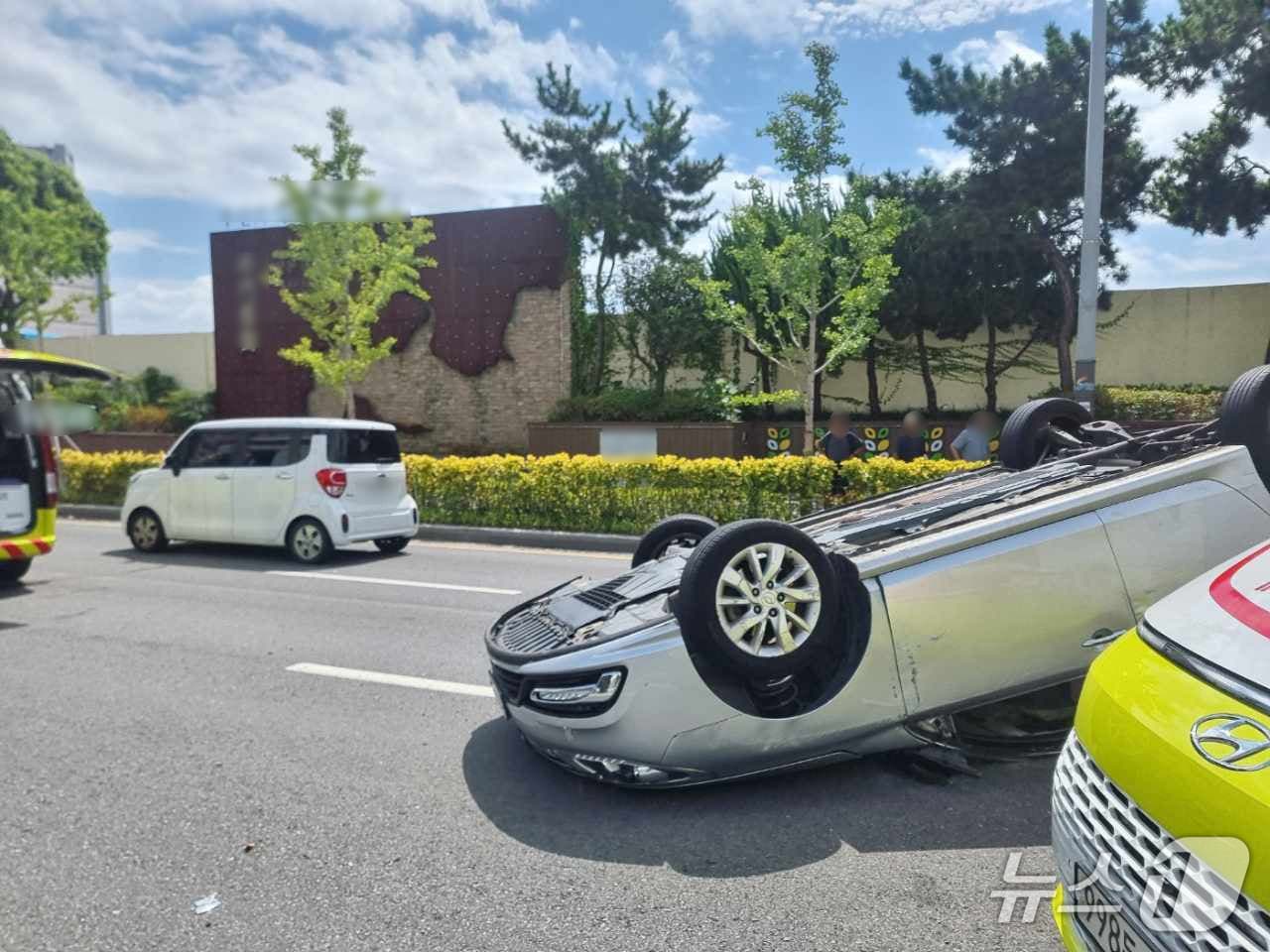 6일 오전 부산 동구 중앙대로 교통사고 현장.(부산 동부경찰서 제공. 재판매 및 DB 금지)