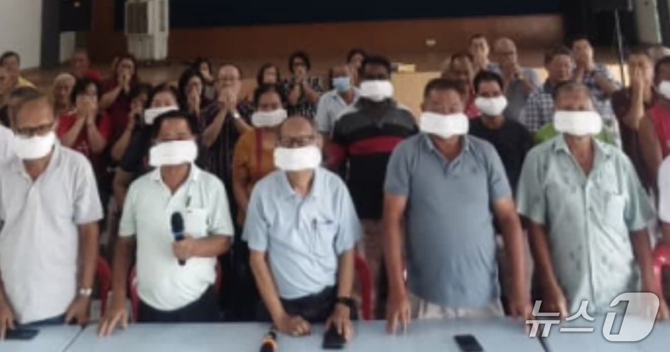 "시위에 웬 생리대?"...말레이 정당, 시위서 생리대 마스크로 사용 논란 - 뉴스 썸네일 이미지