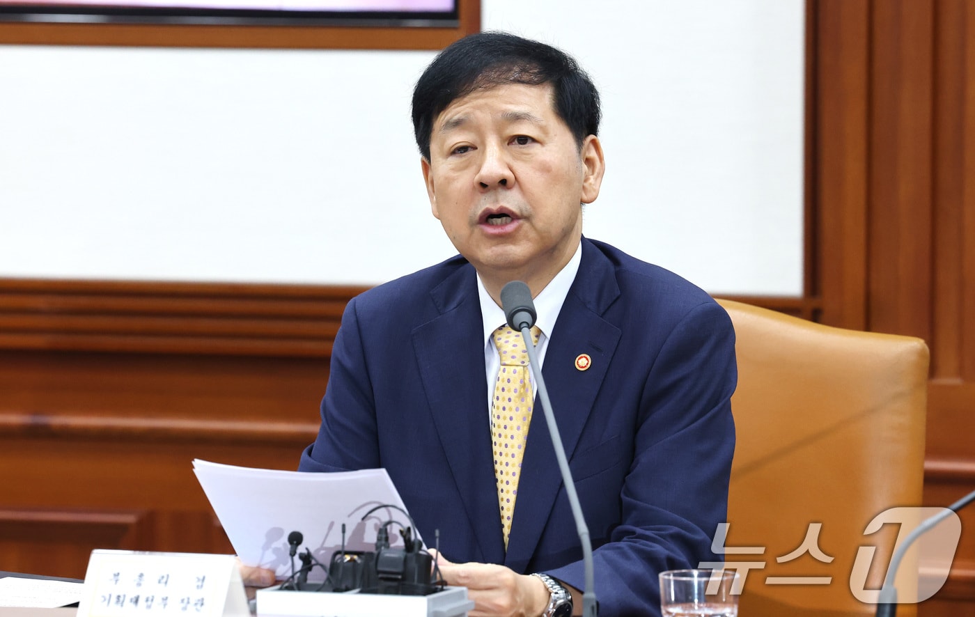 구윤철 경제부총리 겸 기획재정부 장관이 7일 오전 서울 종로구 정부서울청사에서 열린 경제관계장관회의에서 모두발언을 하고 있다. 2025.8.7/뉴스1 ⓒ News1 임세영 기자
