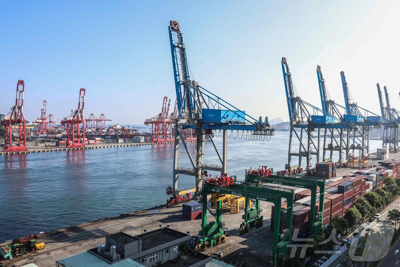 7일 대만 기룽항의 크레인들. 2025.08.07. ⓒ AFP=뉴스1