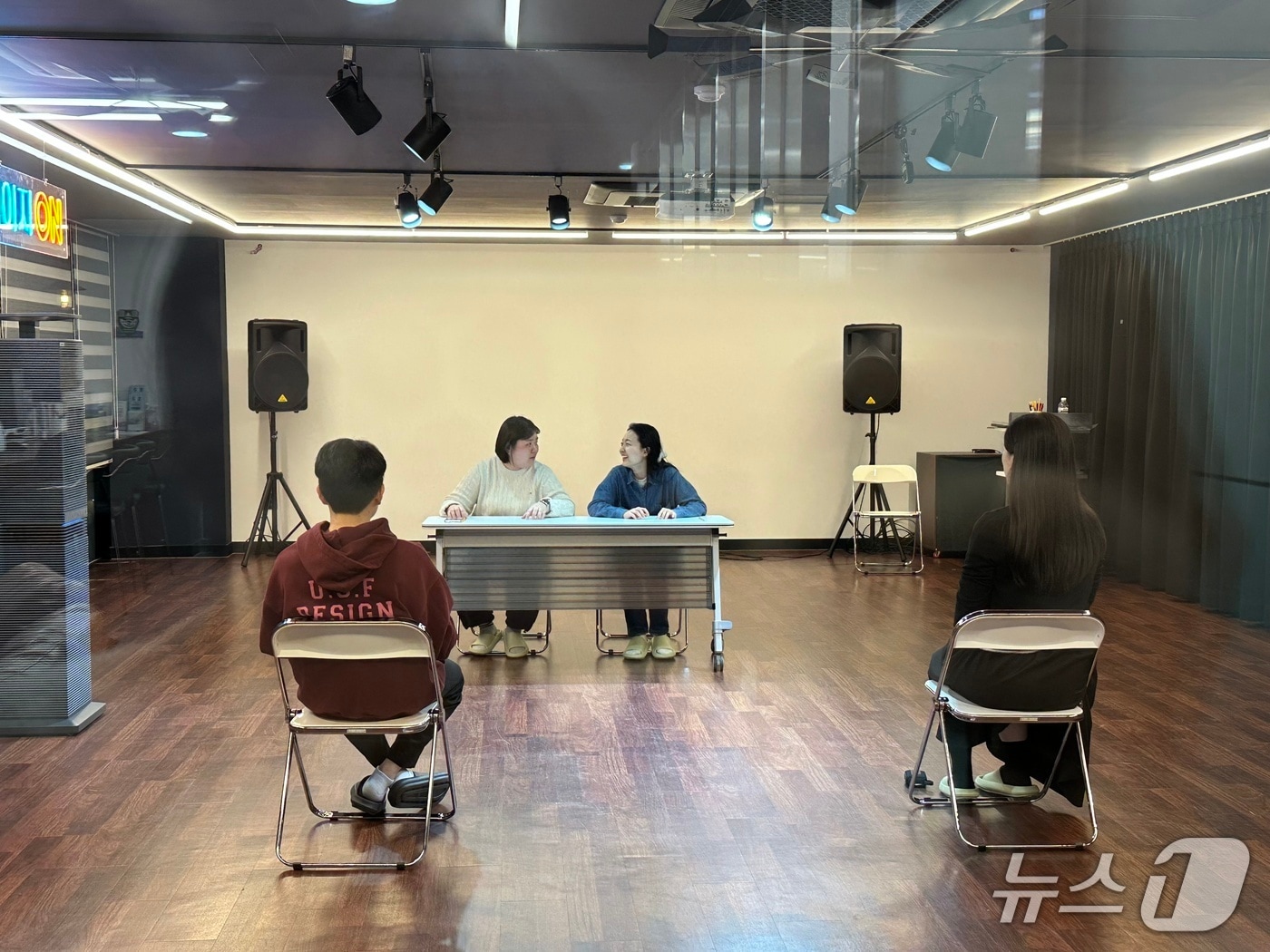 울산 동구 청년스테이지온은 지난 6월부터 10월까지 2025년 청년 예술강사 지원사업으로 마련된 ‘아트클래스’를 운영 중이다.(울산 동구 제공. 재판매 및 DB금지)/뉴스1