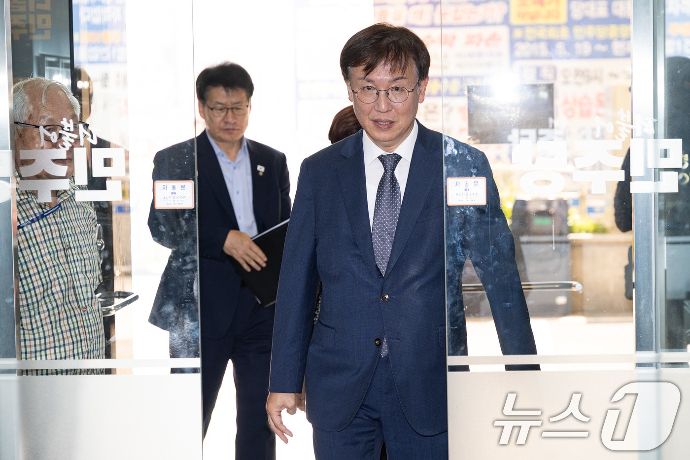 한동수 더불어민주당 윤리심판원장이 7일 서울 여의도 당사에서 열린 윤리심판원 회의에 참석하고 있다. 2025.8.7/뉴스1 ⓒ News1 유승관 기자