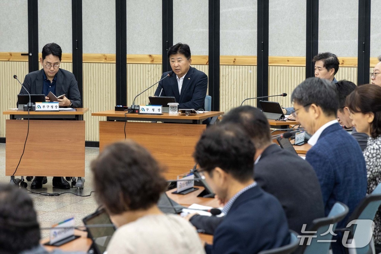 최충규 대덕구청장이 확대간부회의를 주재하고 있다.(대덕구 제공. 재판매 및 DB금지)/뉴스1