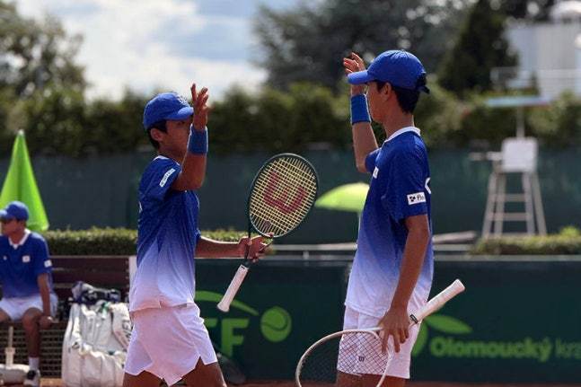 한국 14세 이하(U14) 남자 테니스 대표팀의 김시윤과 장준서.(대한테니스협회 제공)